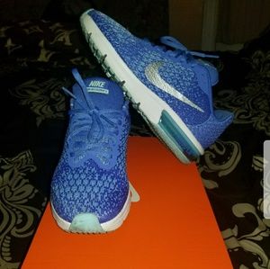 Nike air max sequent